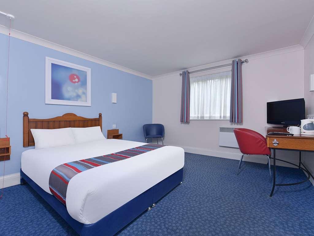 Travelodge Birmingham Kingswinford Værelse billede