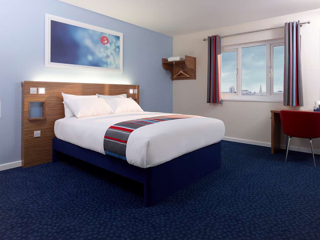 Travelodge Birmingham Kingswinford Værelse billede