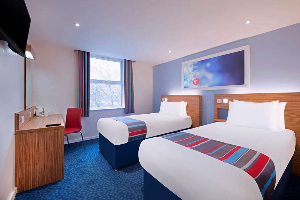 Travelodge Birmingham Kingswinford Værelse billede